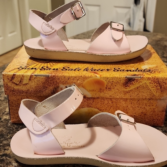 Sandals - Picture 4 of 6